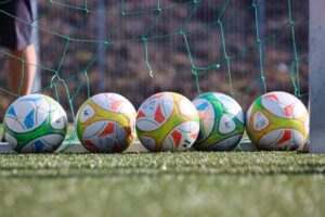 サッカーでのACL断裂を予防する中臀筋トレーニング方法は？