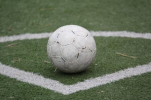 サッカーにおけるACL断裂予防のための片脚バランステスト方法は？
