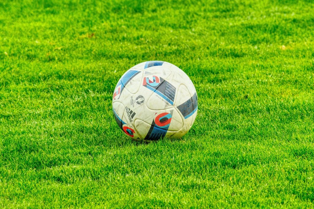 サッカーでACL断裂を予防し、受傷後も競技を続けるための方法は？