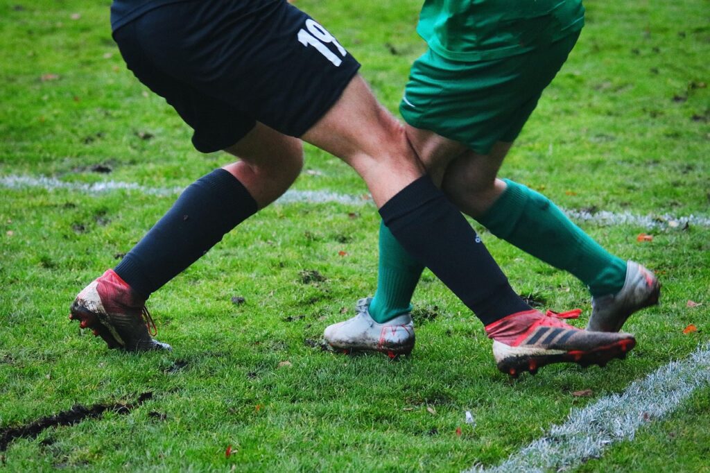 サッカーにおけるACL断裂予防にジャンパー膝を併用する方法は？